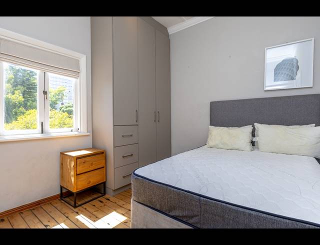 2 BEDROOM APARTMENT TO LET IN SEA POINT